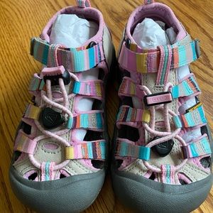 NWT Size 11 Girls’ Newport H2 Keen Sandals